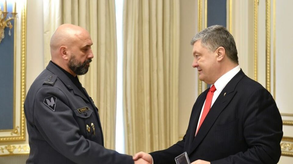 Указ о назначении Кривоноса (на фото слева) Порошенко подписал 9 апреля