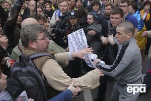Правонарушители рвали плакаты
