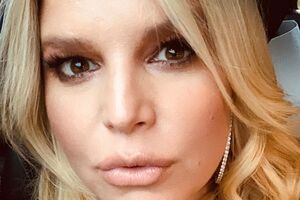 Симпсон показала спящую младшую дочь