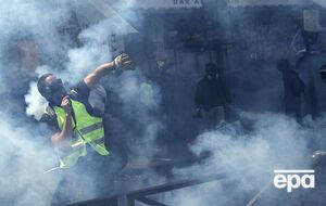 Полиция применила против протестующих слезоточивый газ