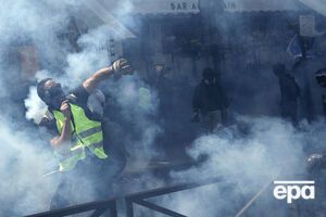 Полиция применила против протестующих слезоточивый газ