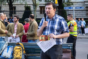 Похоже, Лукашенко понял: запахло жареным – и судорожно пытается сорвать ползучую аннексию Беларуси Россией