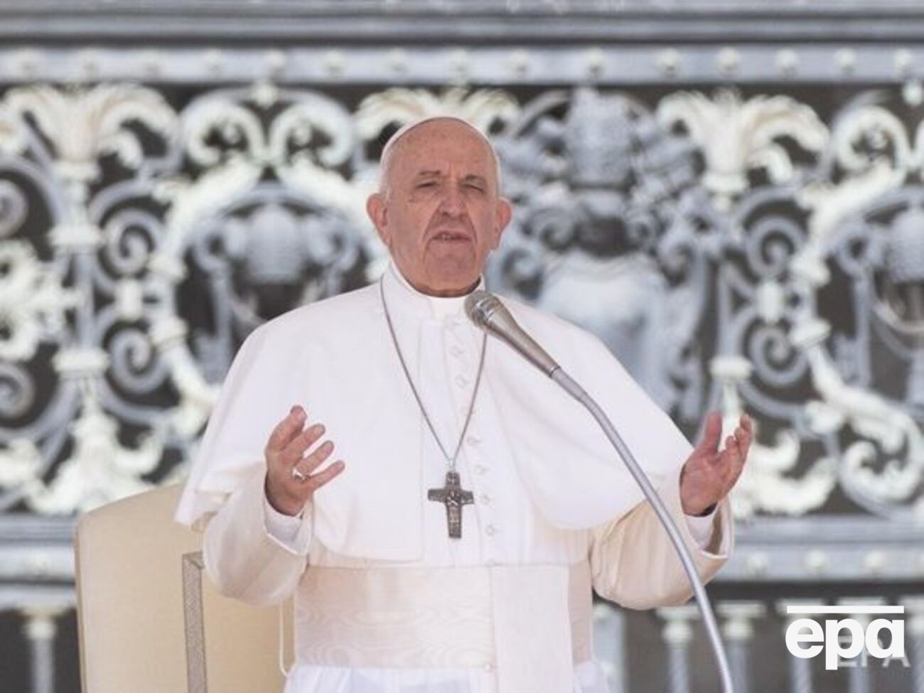 В Ватикане не прокомментировали письмо с требованием призвать Франциска "отречься от своих ересей"