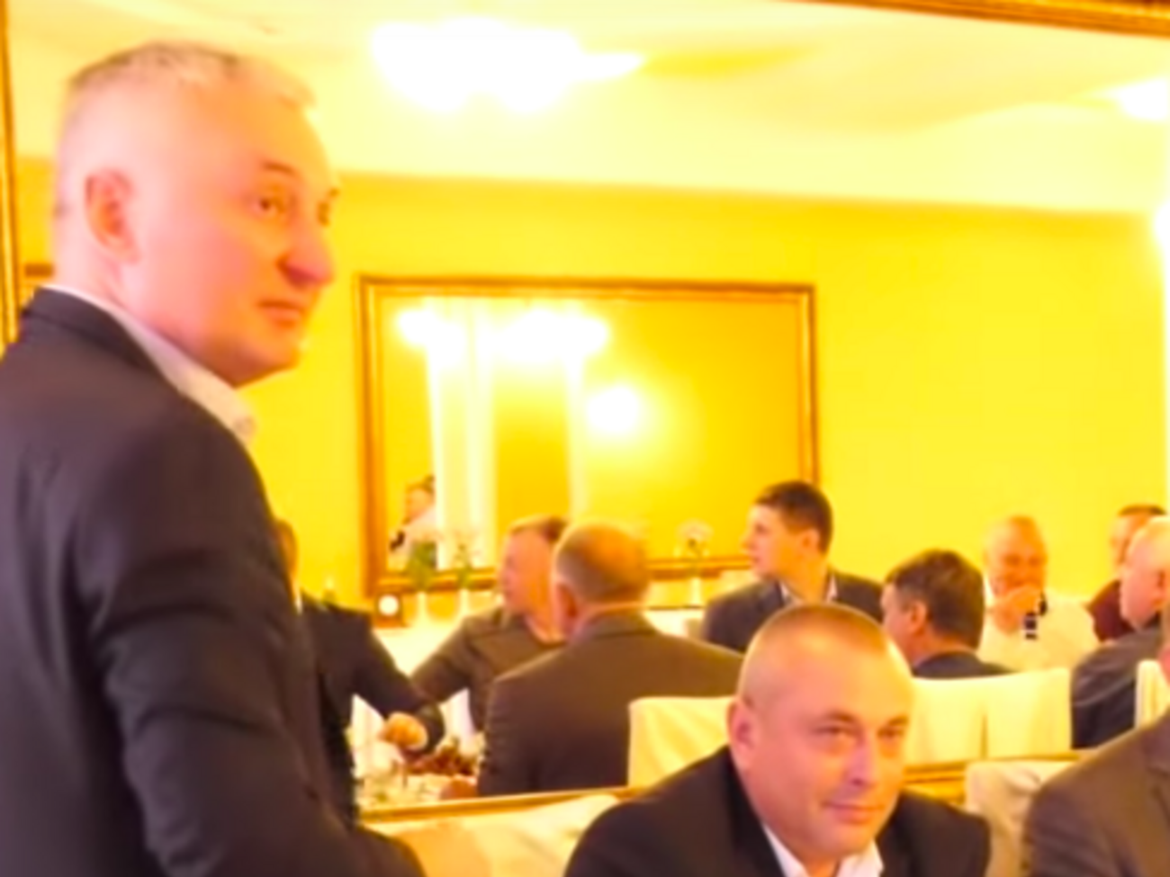 Журналісти зазначили, що гості Оникійчука були не раді пресі