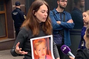 Дитину матері не віддають