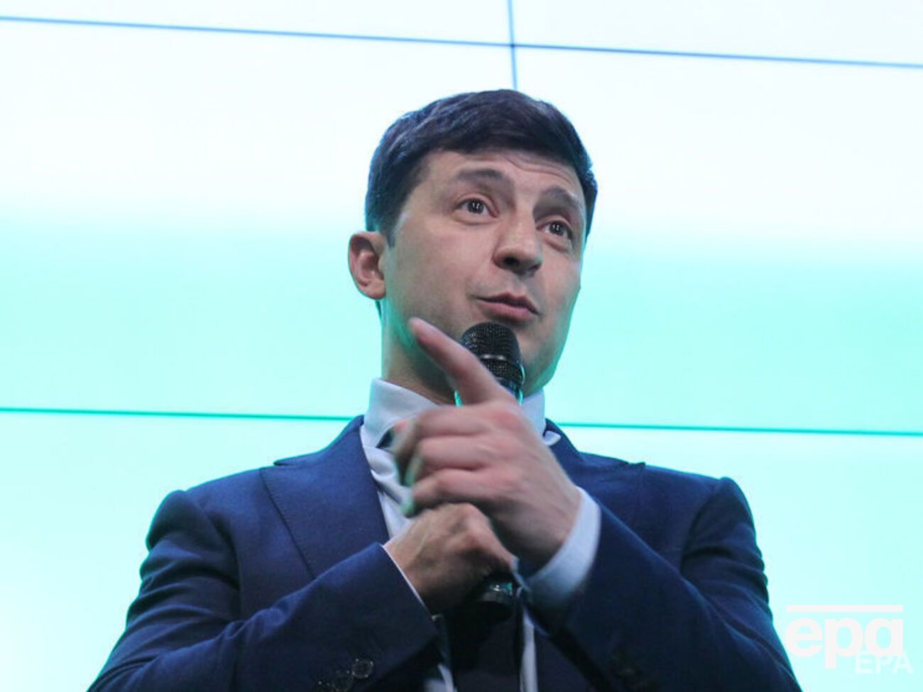 Зеленский: Страна требует нормальной работы всех институтов