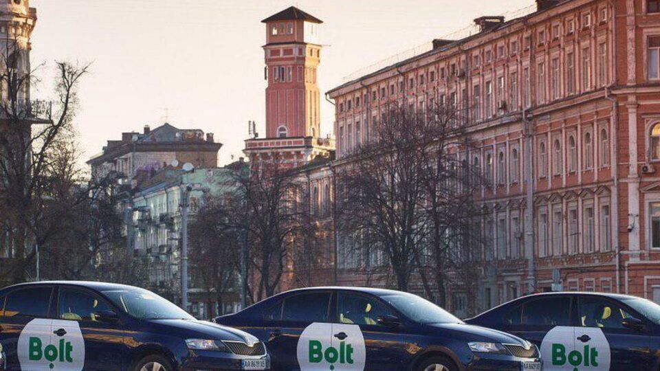 У Bolt заявили, що працювати з ними можуть тільки водії розмитнених авто з українськими номерами