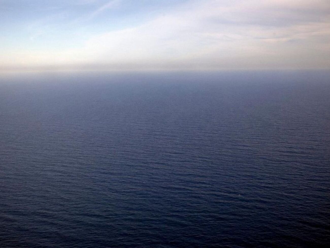 Крушение произошло примерно в 45 морских милях от побережья Туниса