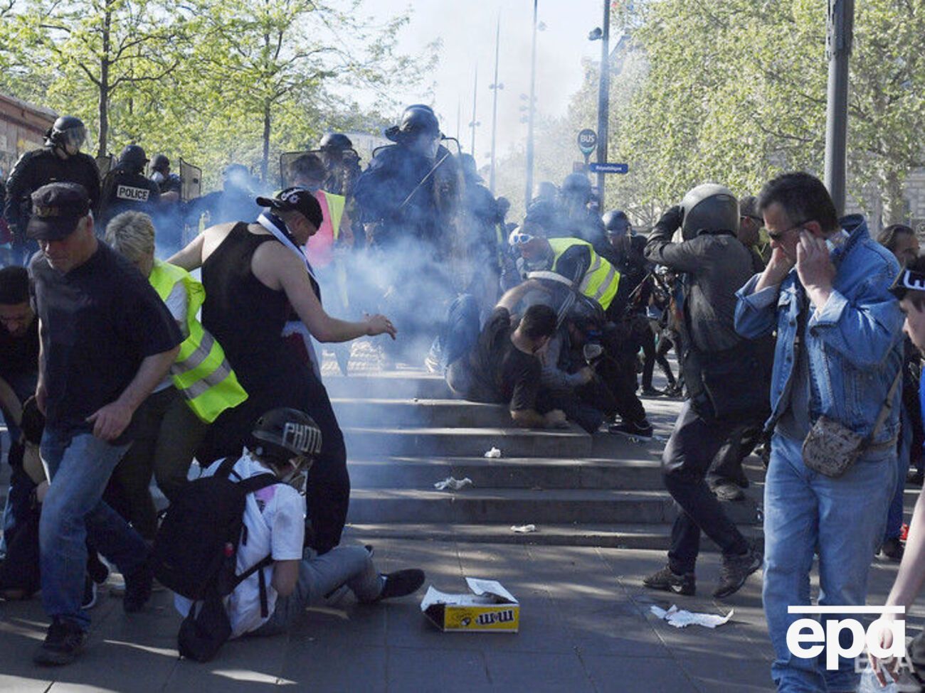 Во время столкновений не менее 11 человек получили травмы&nbsp;