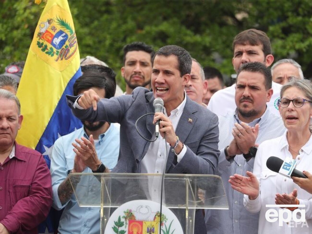 Гуайдо выступил перед своими сторонниками в Каракасе