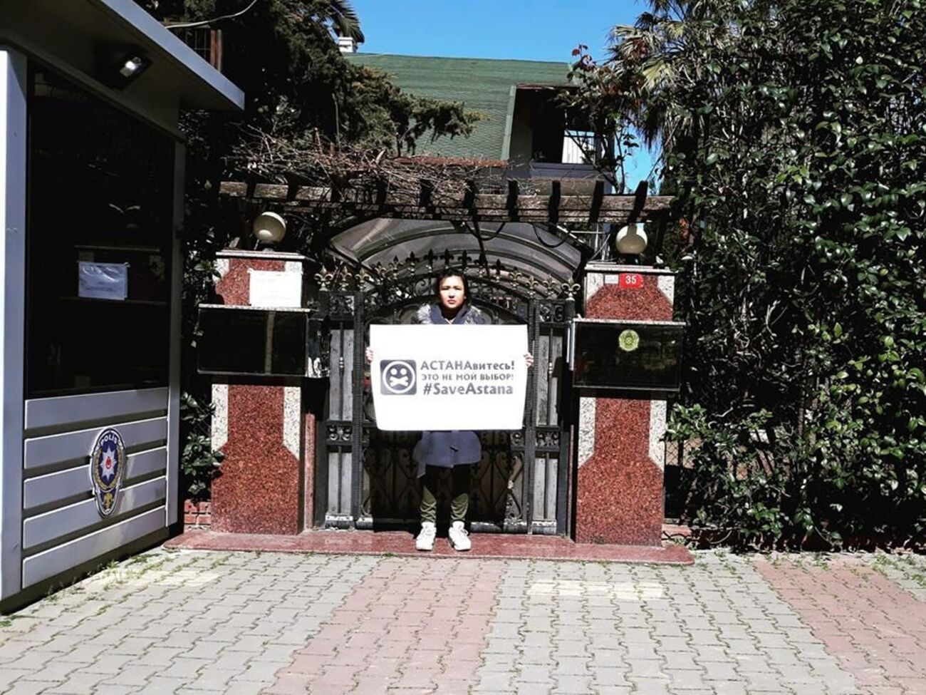 Активістка допомагає іншим представникам громадськості Казахстану, які перебувають під слідством за участь в акціях протесту