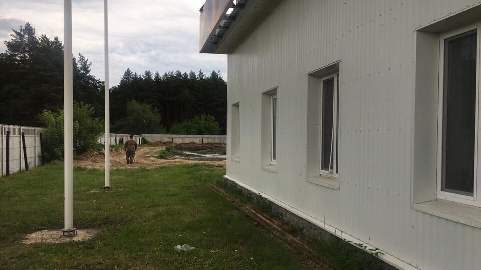 Полицейские не обнаружили в ходе обследования никаких взрывных устройств или опасных веществ