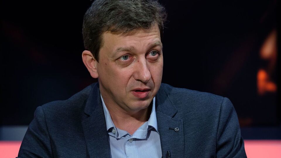 Олесь Доний: К сожалению, трясти Украину будет долго. Деньги на порохоботов и чернуху есть, следовательно, нацию будут раскалывать дальше. И это реальная катастрофа, потому что именно этого ждет Путин