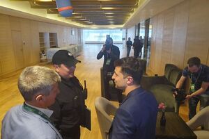 21 квітня правоохоронці вручили Зеленському протокол про адміністративне правопорушення