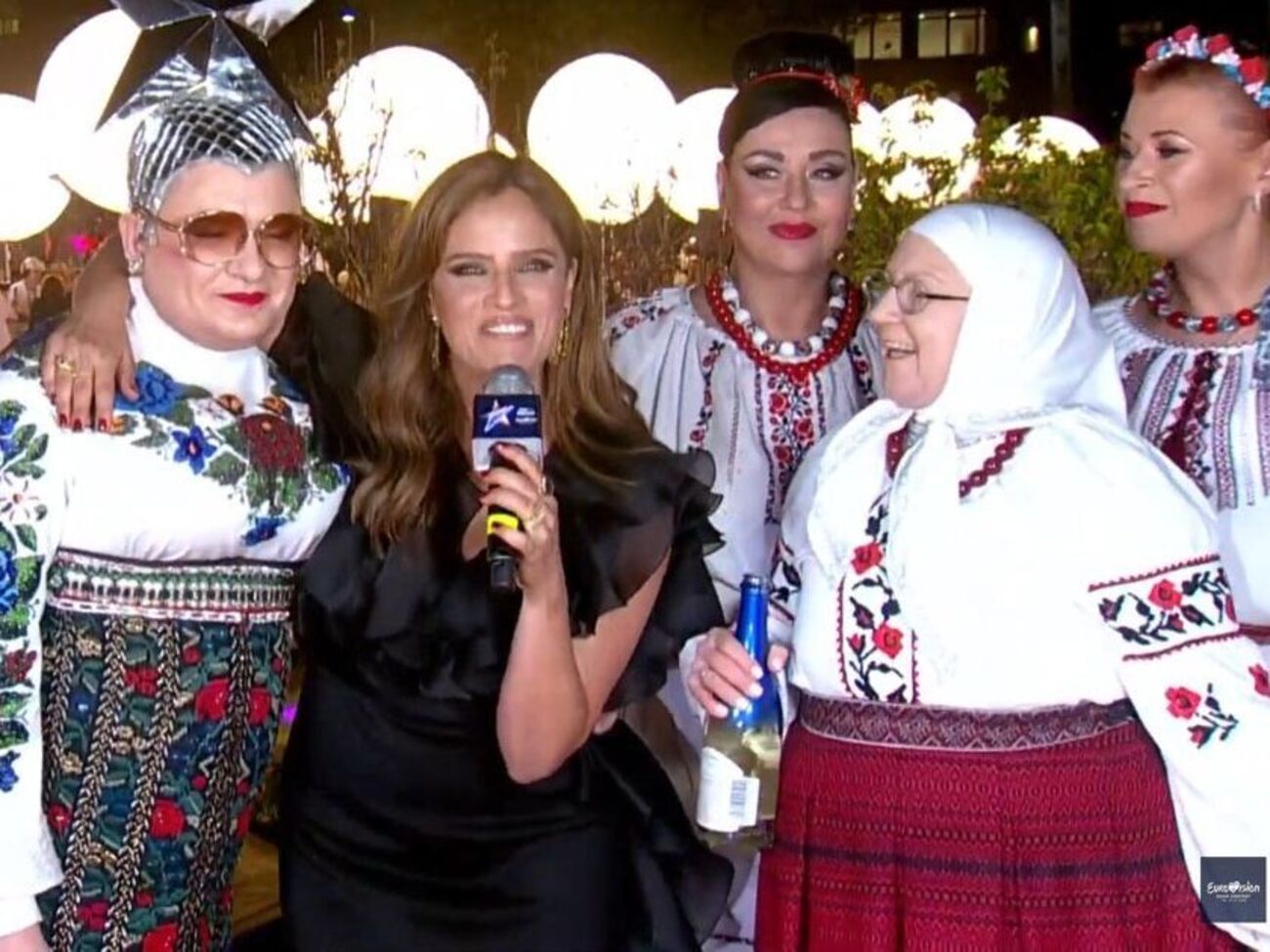 Верка Сердючка пришла на церемонию открытия "Евровидения 2019" в украинском национальном наряде