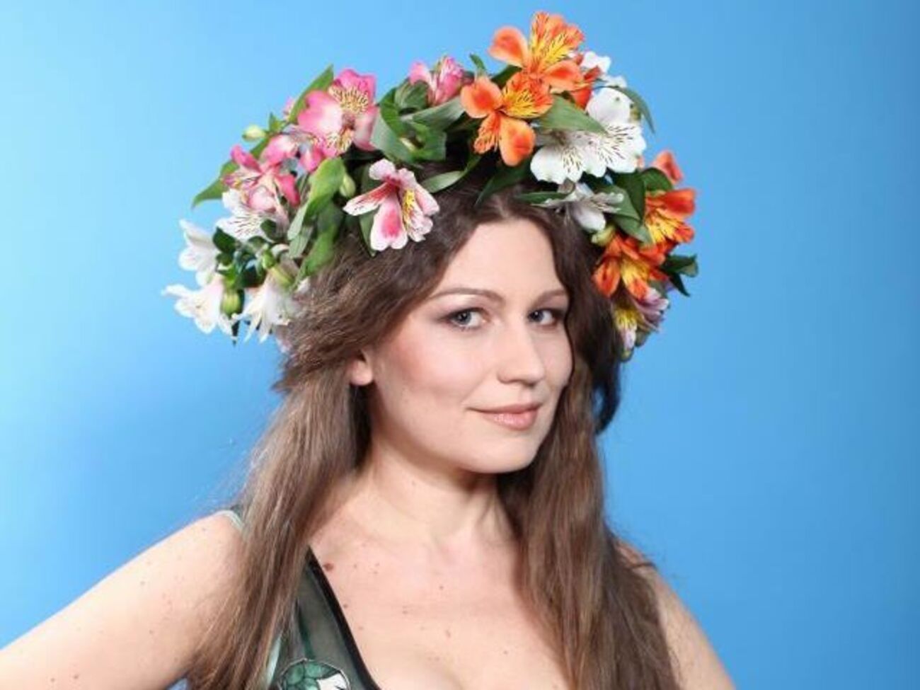 Лузіна: Уже п'ятий рік поспіль із нагоди його дня народження ми з читачами й "гулячами" влаштовуємо наш флешмоб Маргарит&nbsp;&ndash; приносимо жовті квіти до пам'ятника Майстру і загадуємо бажання