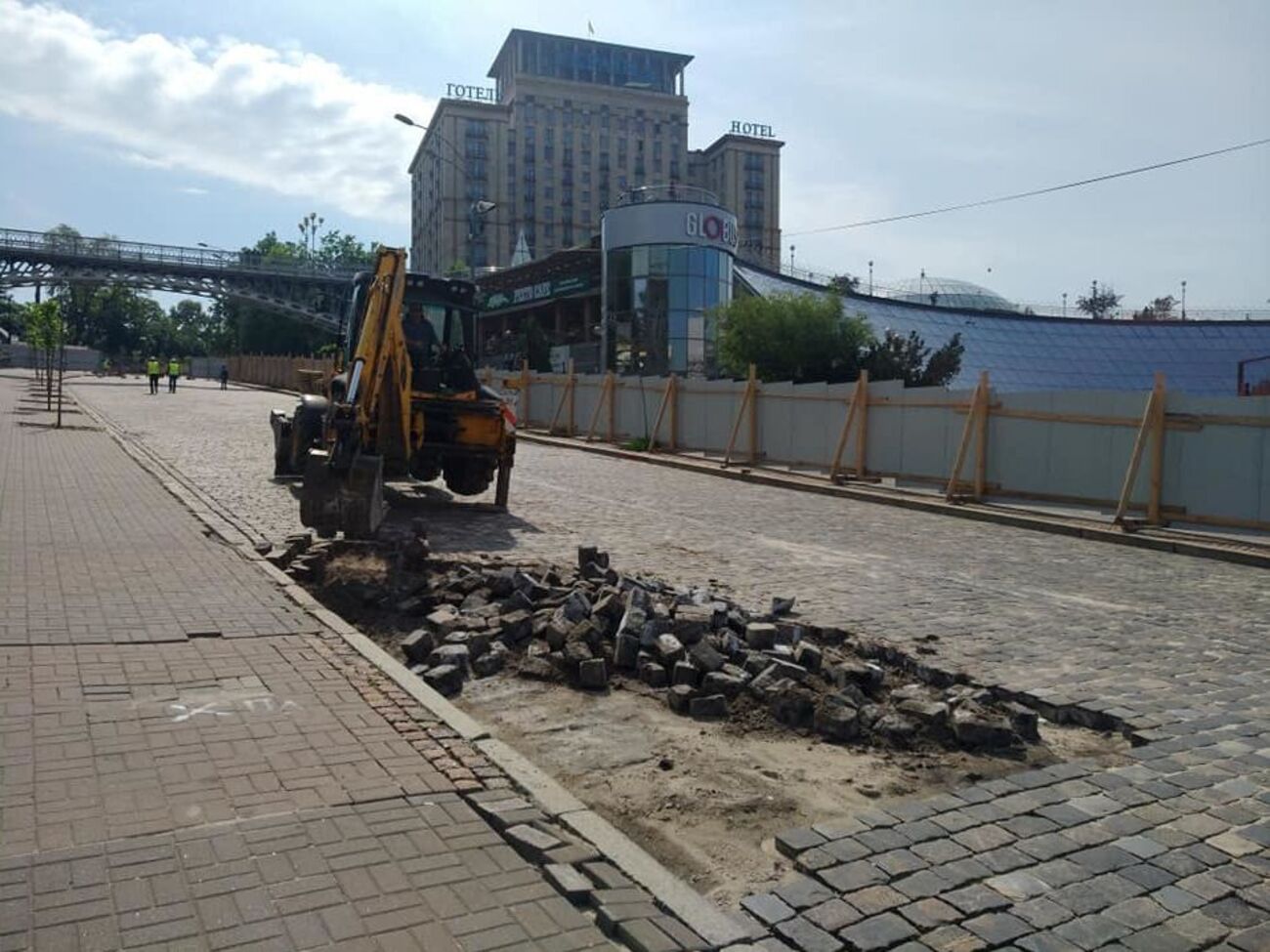 Бруківку почали знімати 13 травня
