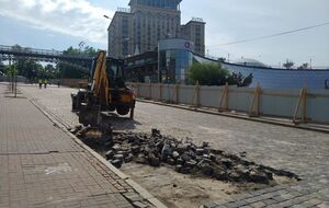 Брусчатку начали снимать 13 мая