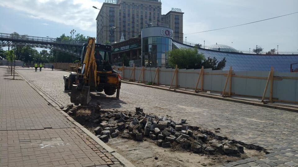Бруківку почали знімати 13 травня