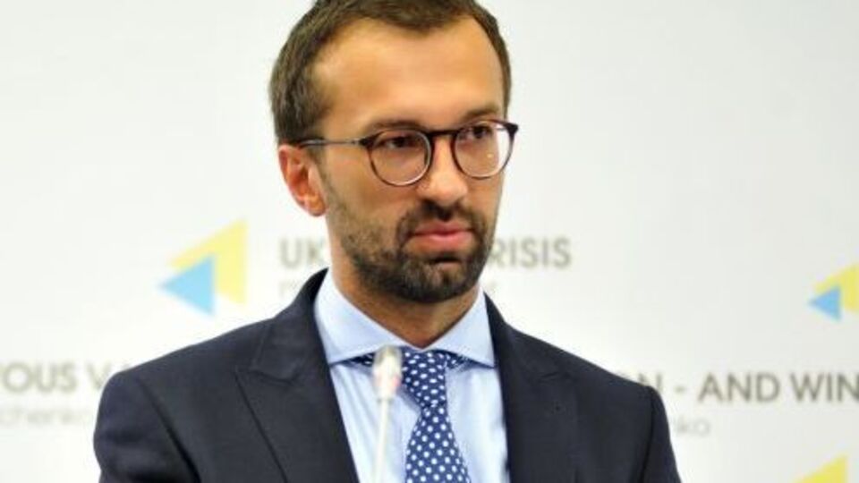 Лещенко (на фото) вважає, що Луценко хоче залишитися на своїй посаді