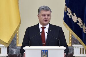 Порошенко: Усе має бути з дотриманням конституційної і законодавчої процедури