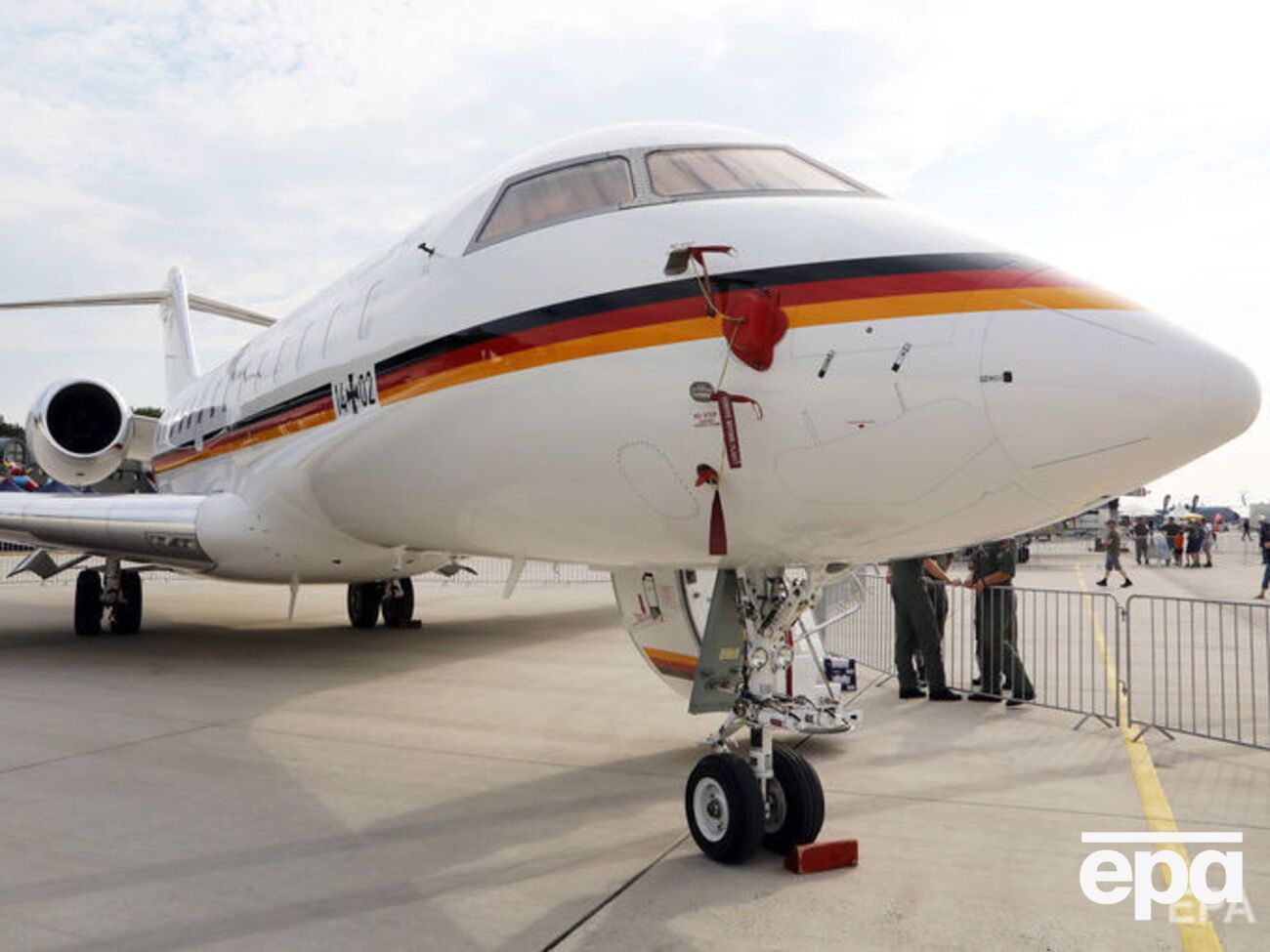 Самолет пострадал, когда Меркель покинула его