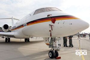 Літак постраждав, коли Меркель покинула його