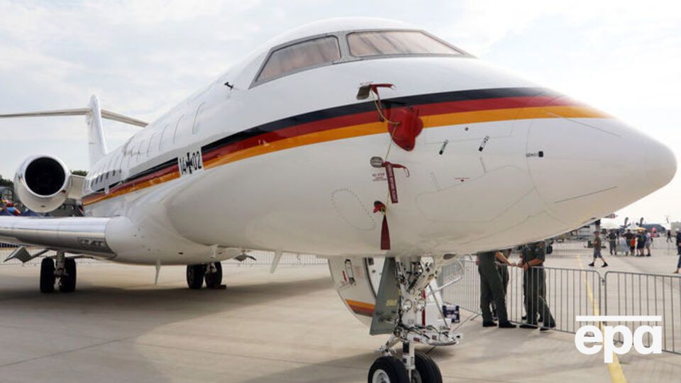 Літак постраждав, коли Меркель покинула його