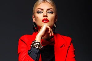 Barabanova: Это честь открывать футбольный матч, еще и петь гимн Украины