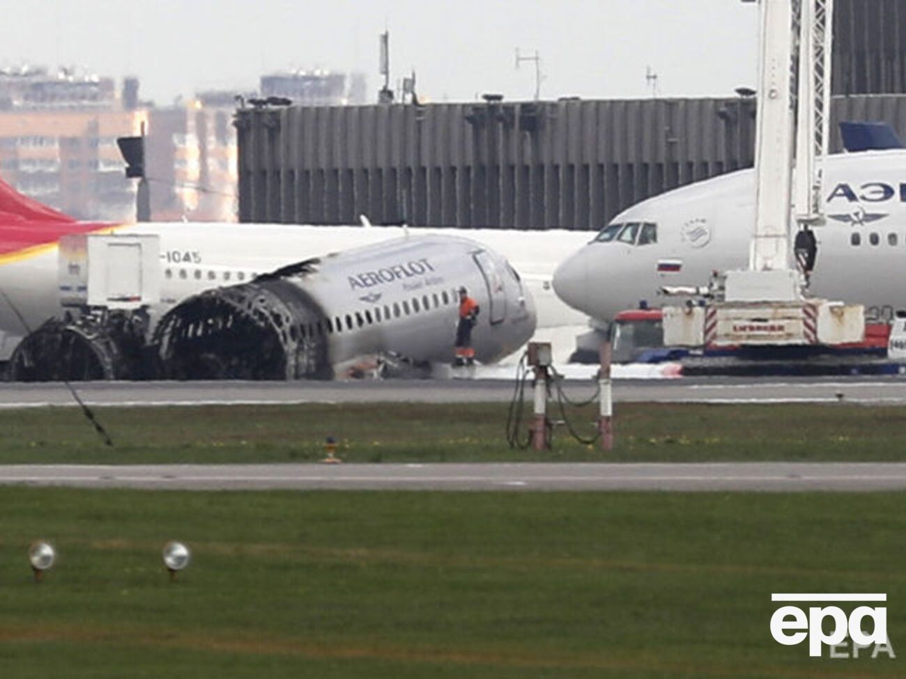 Из 78 человек, которые находились на борту самолета, погиб 41