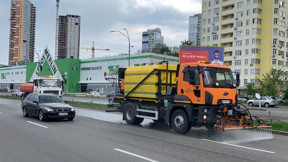 "Київавтодор" закупив три нові багатофункціональні машини FordTrucks з установками Rasco