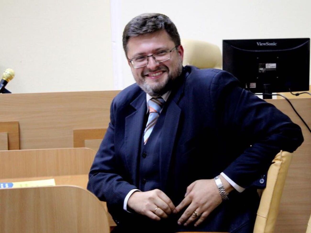 Доманский связывает свое преследование с тем, что он защищает обвиняемого в госизмене Вышинского