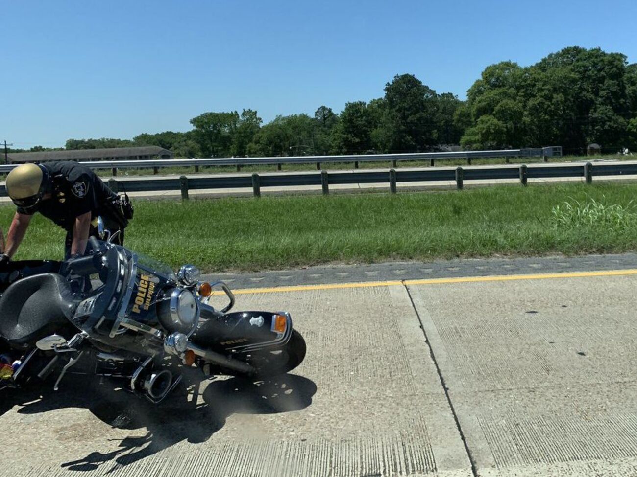 Полицейские упали с мотоциклов