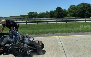 Полицейские упали с мотоциклов