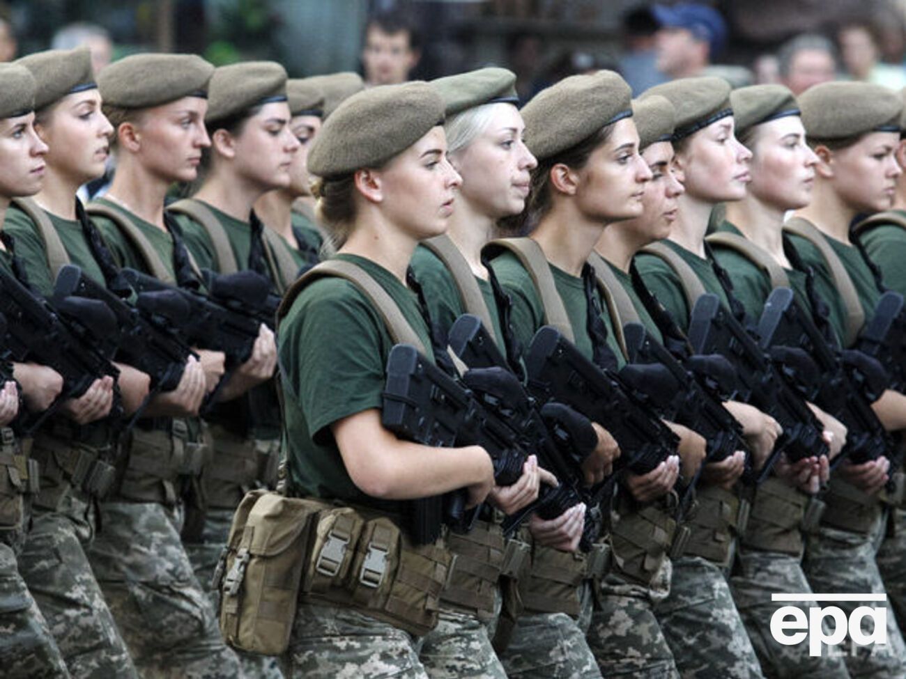 Девушкам разрешили поступать в военные лицеи