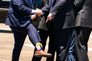 Нангессер надел носки с Трампом на встречу с ним