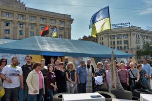 Активисты не хотят переносить палатку в другой район Харькова