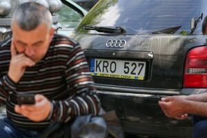 Власники автомобілів на європейській реєстрації вимагають продовжити пільговий період для розмитнення авто