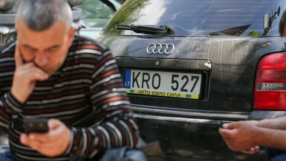 Власники автомобілів на європейській реєстрації вимагають продовжити пільговий період для розмитнення авто