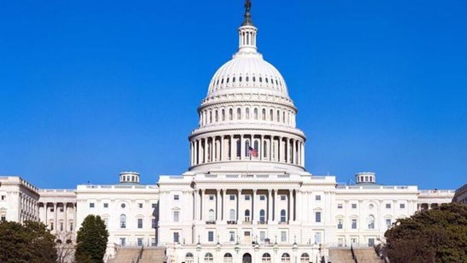 За документ должны проголосовать Палата представителей и Сенат США