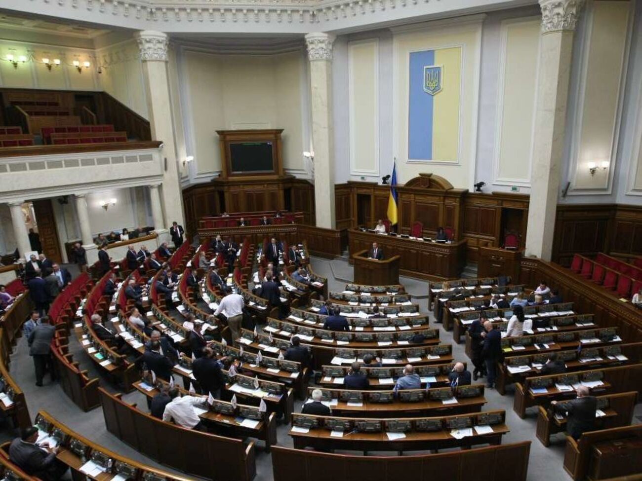 В Раду проходят шесть партий