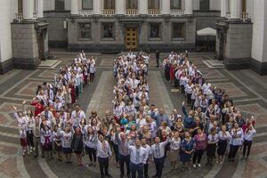 Украинские политики надели вышиванки