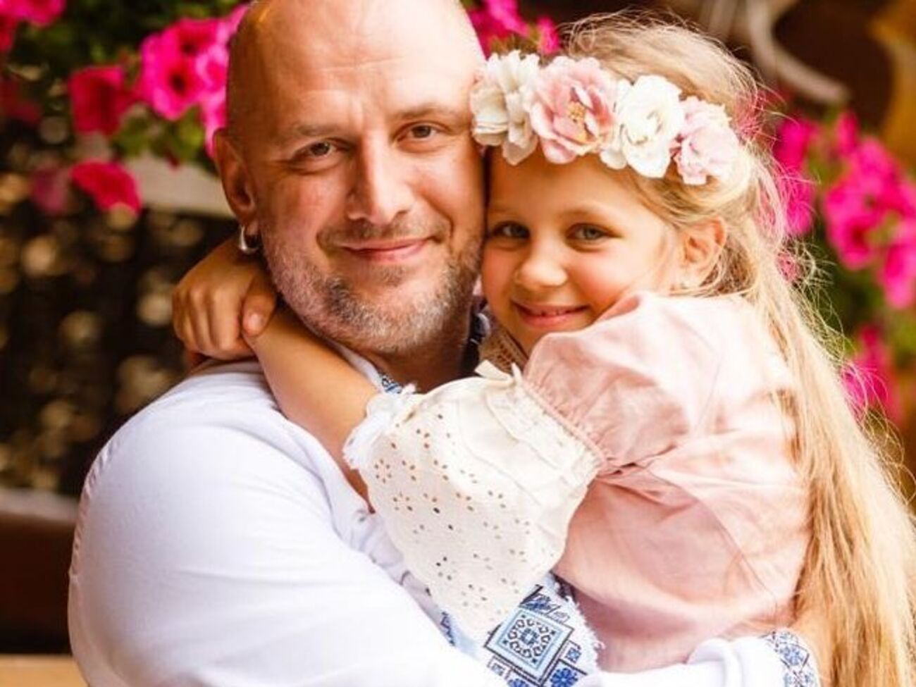 Потап одягнув вишиванку