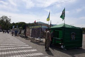 На площі Свободи в Харкові утворилося наметове містечко