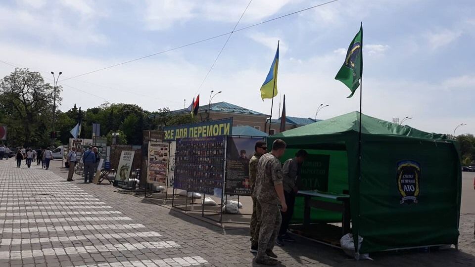 На площади Свободы в Харькове образовался палаточный городок