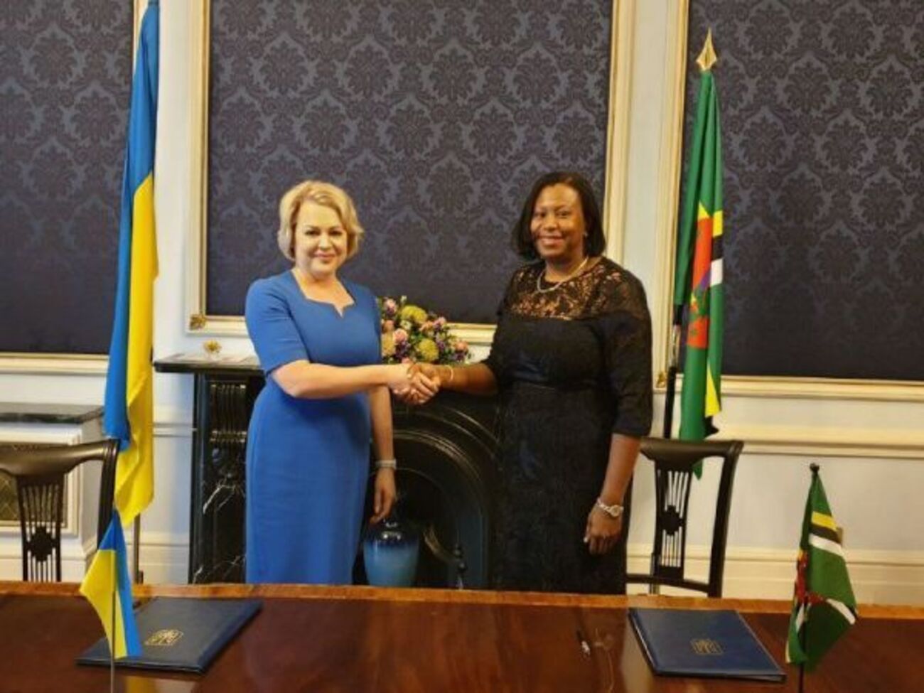 Послы Украины и Доминики подписали в Лондоне соглашение о безвизе