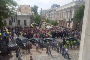 Під Верховною Радою сталися сутички