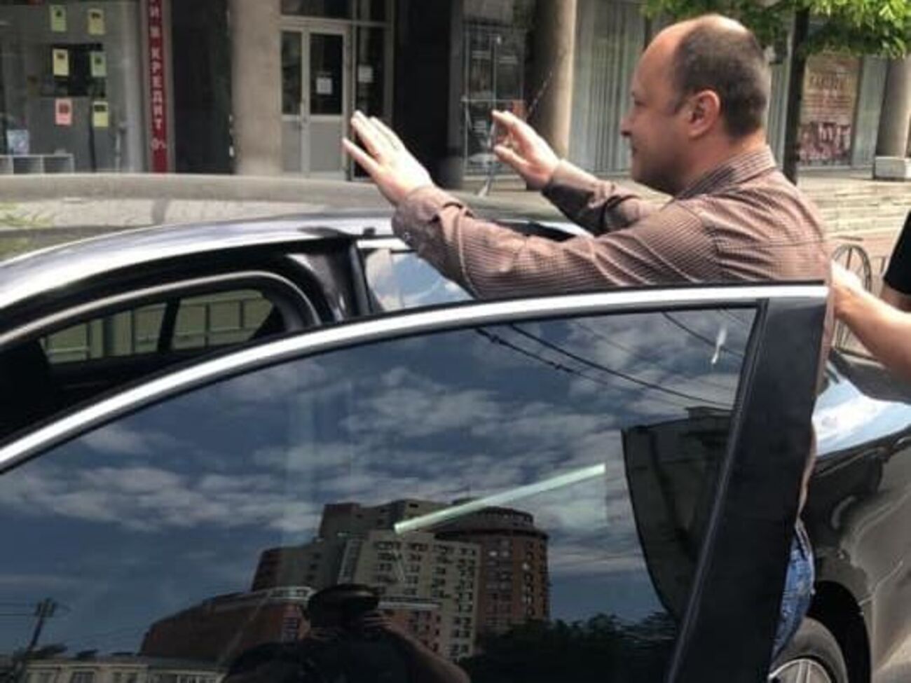 Луценко:&nbsp;Под контролем правоохранителей мошенникам передали почти полмиллиона гривен