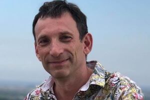 Портников: Украинскую демократию может спасти только безумная борьба олигархов