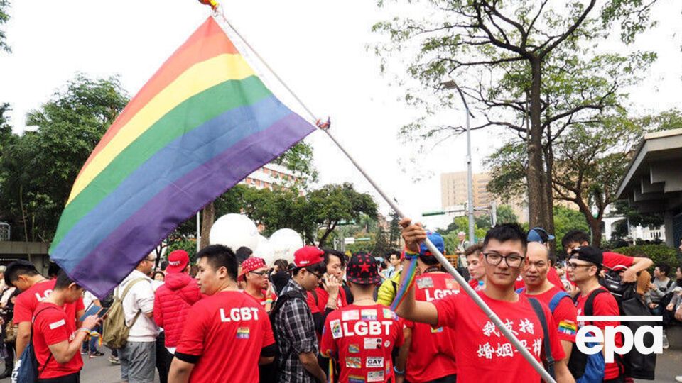 В декабре 2016 года около 150 тыс. человек вышли на улицы Тайваня, требуя легализовать однополые браки